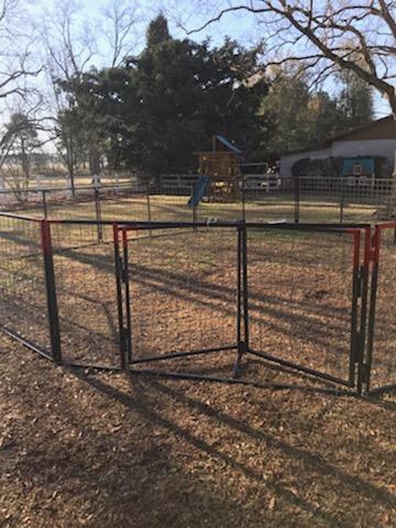 Corral-style one-way gate system on a modular hog trap